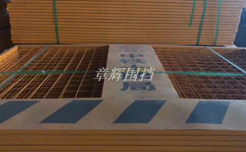 簡易圍擋在不同使用場所應滿足哪些安全標準和規定？（不同使用場所中簡易圍擋應滿足的安全標準與規定）