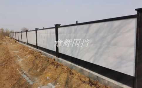 簡(jiǎn)易圍擋在冬季的使用效果是否會(huì)受到影響？（冬季中簡(jiǎn)易圍擋的保溫特點(diǎn)分析）