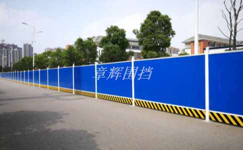 簡易圍擋如何與周圍環境相融合，避免影響城市景觀？